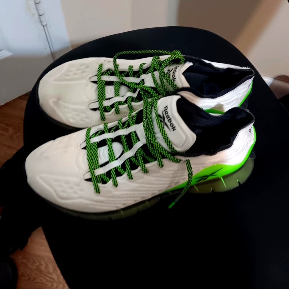 SNEAKERS - Picture 1 of 4